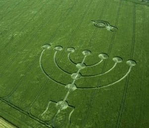 Read more about the article Lighting the Menorah-Pay Attention to step 3